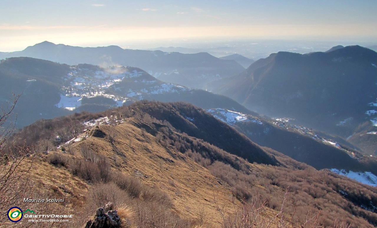 13 Panorama verso Canto Alto e le pianure....JPG